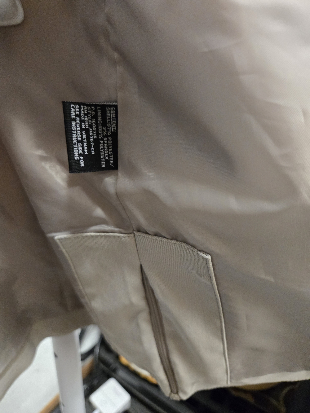 Jones New York Women's Waterproof Beige Rain Jacket - Picture 4 of 4